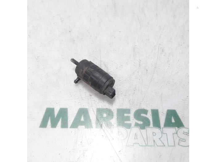 Używane Pompa spryskiwacza przód Fiat 500C (312) 1.2 69 Cena € 15,00 Procedura marży oferowane przez Maresia Parts