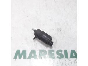 Usados Bomba de limpiaparabrisas delante Citroen Jumper (U9) 2.2 HDi 110 Euro 5 Precio € 12,10 IVA incluido ofrecido por Maresia Parts
