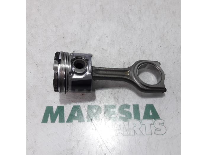 Usagé Piston Fiat Scudo Prix € 50,00 Règlement à la marge proposé par Maresia Parts