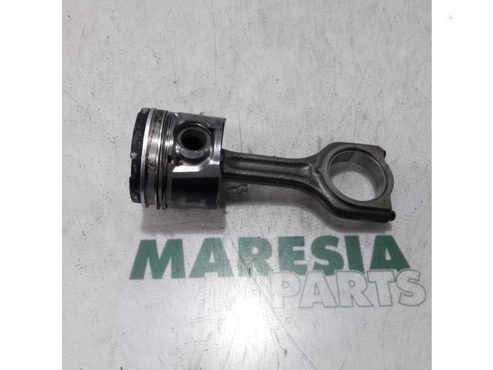 Usagé Piston Fiat Scudo Prix € 50,00 Règlement à la marge proposé par Maresia Parts