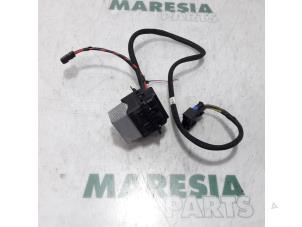 Used Heater resistor Citroen C4 Berline (NC) 1.6 16V VTi Price € 20,00 Margin scheme offered by Maresia Parts