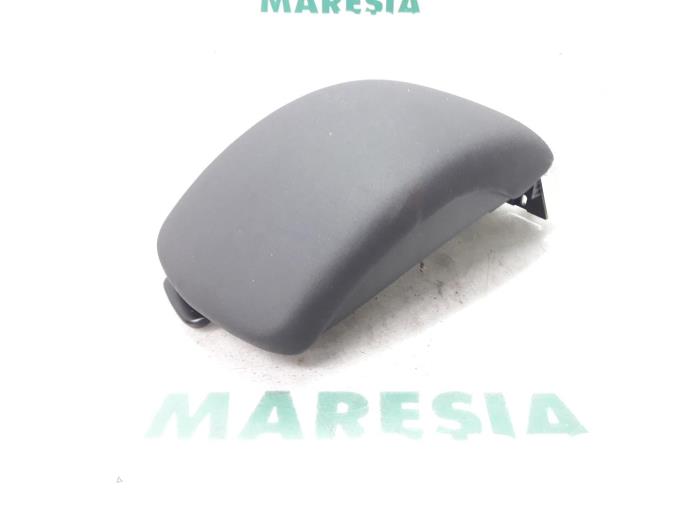 Begagnade Armstöd Citroen C4 Berline (NC) 1.6 16V VTi Pris € 50,00 Marginaltabell erbjuds av Maresia Parts
