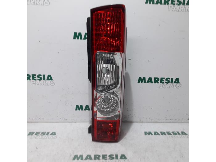 Taillight, right from a Fiat Ducato (250) 2.2 D 100 Multijet Euro 4 2007