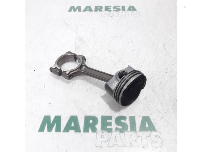 Used Piston Renault Twingo III (AH) 1.0 SCe 70 12V Price € 50,00 Margin scheme offered by Maresia Parts