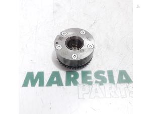 Used Camshaft sprocket Renault Twingo III (AH) 1.0 SCe 70 12V Price € 39,00 Margin scheme offered by Maresia Parts