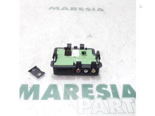 Gebrauchte AUX / USB-Anschluss Citroen C5 III Tourer (RW) 2.0 HDiF 16V Preis € 75,00 Margenregelung angeboten von Maresia Parts