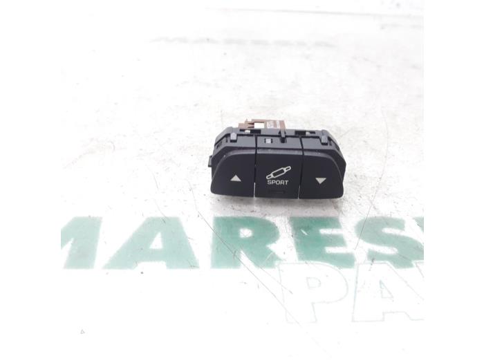 Używane Przelacznik Citroen C5 III Tourer (RW) 2.0 HDiF 16V Cena € 15,00 Procedura marży oferowane przez Maresia Parts