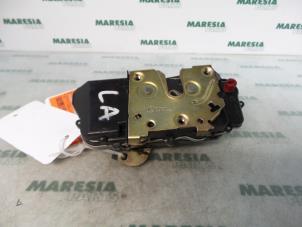 Used Rear door lock mechanism 4-door, left Citroen Xsara Picasso (CH) 1.8 16V Price € 25,00 Margin scheme offered by Maresia Parts