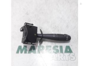Used Wiper switch Renault Twingo II (CN) 1.5 dCi 90 FAP Price € 60,00 Margin scheme offered by Maresia Parts