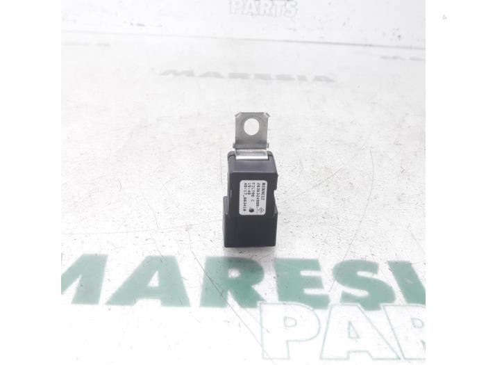Używane Antena Renault Scénic IV (RFAJ) 1.2 TCE 115 16V Cena € 9,99 Procedura marży oferowane przez Maresia Parts