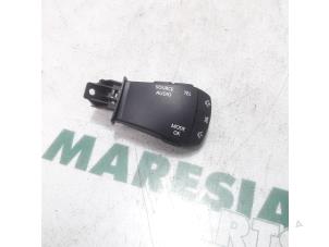 Used Steering wheel mounted radio control Renault Scénic IV (RFAJ) 1.2 TCE 115 16V Price € 25,00 Margin scheme offered by Maresia Parts