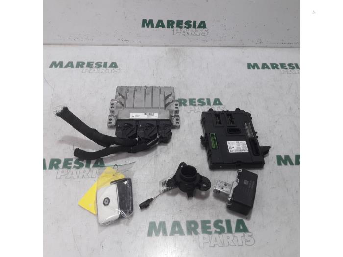 Used Engine management computer Renault Scénic IV (RFAJ) 1.2 TCE 115 16V Price € 385,00 Margin scheme offered by Maresia Parts