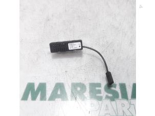 Used Antenna Renault Scénic IV (RFAJ) 1.2 TCE 115 16V Price € 15,00 Margin scheme offered by Maresia Parts