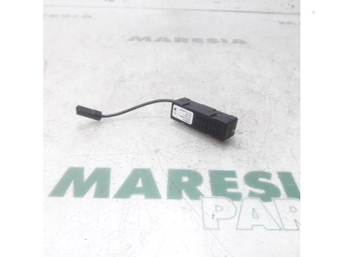 Używane Antena Renault Scénic IV (RFAJ) 1.2 TCE 115 16V Cena € 15,00 Procedura marży oferowane przez Maresia Parts