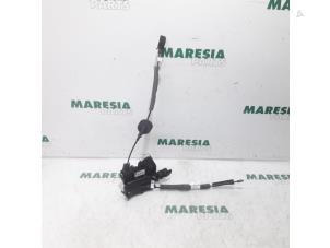 Begagnade Dörrlåsmekanism, 4-dörrars, vänster fram Renault Scénic IV (RFAJ) 1.2 TCE 115 16V Pris € 50,00 Marginaltabell erbjuds av Maresia Parts