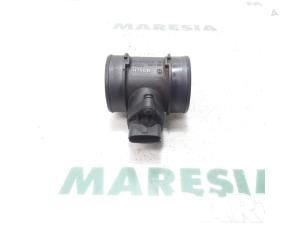 Używane Miernik ilosci powietrza Alfa Romeo 156 Sportwagon (932) 1.9 JTD 16V Cena € 35,00 Procedura marży oferowane przez Maresia Parts