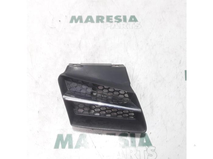 Używane Grill Alfa Romeo 156 Sportwagon (932) 1.9 JTD 16V Cena € 25,00 Procedura marży oferowane przez Maresia Parts
