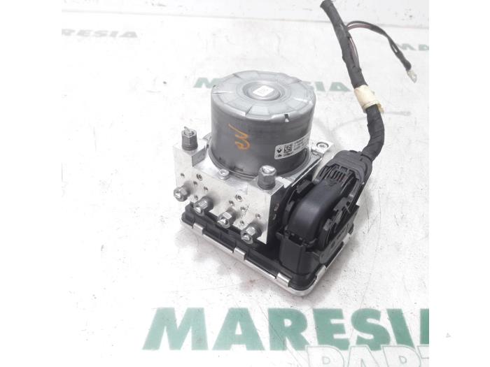 ABS pump from a Renault Scénic IV (RFAJ) 1.2 TCE 115 16V 2017