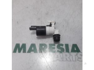 Used Windscreen washer pump Renault Scénic IV (RFAJ) 1.2 TCE 115 16V Price € 10,00 Margin scheme offered by Maresia Parts