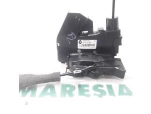 Used Front door lock mechanism 4-door, right Renault Scénic IV (RFAJ) 1.2 TCE 115 16V Price € 50,00 Margin scheme offered by Maresia Parts
