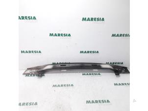 Used Front bumper frame Renault Master III (FD/HD) 2.2 dCi 16V Price € 60,50 Inclusive VAT offered by Maresia Parts