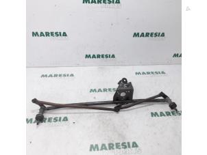 Used Wiper mechanism Renault Master III (FD/HD) 2.2 dCi 16V Price € 60,50 Inclusive VAT offered by Maresia Parts