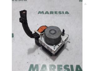 Używane Pompa ABS Citroen C4 Picasso (3D/3E) 1.6 e-Hdi, BlueHDi 115 Cena € 178,50 Procedura marży oferowane przez Maresia Parts