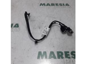 Used AUX / USB connection Citroen C4 Picasso (3D/3E) 1.6 e-Hdi, BlueHDi 115 Price € 30,00 Margin scheme offered by Maresia Parts