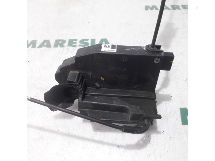 Front door lock mechanism 4-door, right from a Citroën C4 Picasso (3D/3E) 1.6 e-Hdi, BlueHDi 115 2014
