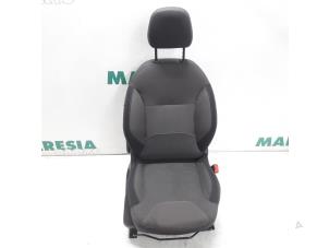 Używane Fotel prawy Citroen C3 (SC) 1.2 VTi 82 12V Cena € 131,25 Procedura marży oferowane przez Maresia Parts