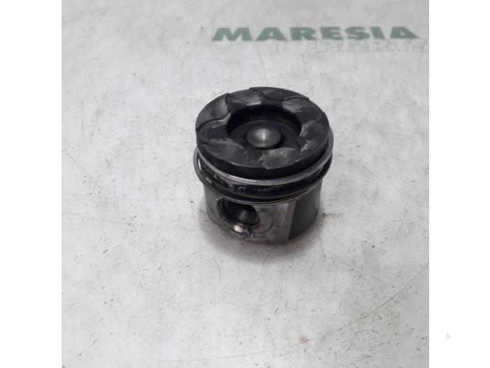 Usados Pistón Citroen C3 Picasso (SH) 1.6 HDi 16V 90 Precio € 35,00 Norma de margen ofrecido por Maresia Parts