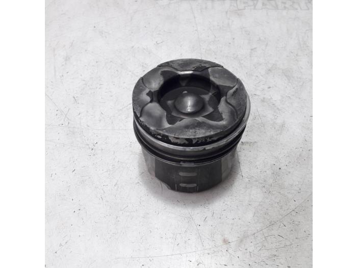 Usados Pistón Citroen C3 Picasso (SH) 1.6 HDi 16V 90 Precio € 35,00 Norma de margen ofrecido por Maresia Parts