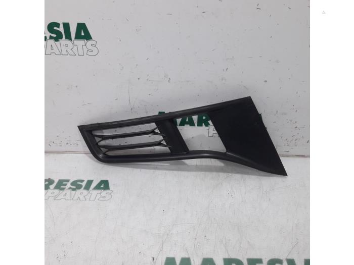 Begagnade Grill Citroen C-Crosser 2.2 HDiF 16V Pris € 25,00 Marginaltabell erbjuds av Maresia Parts