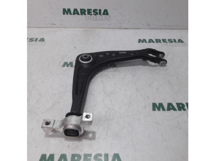 Front lower wishbone, left from a Citroën C5 III Berline (RD) 2.0 HDiF 16V 2011