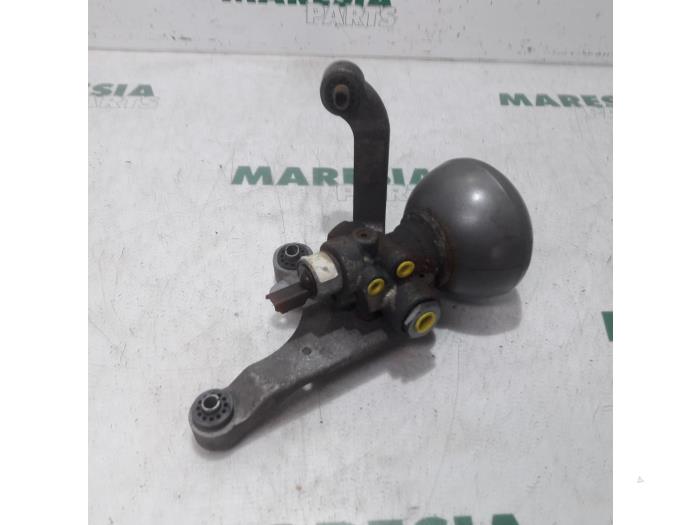 Begagnade Tryckackumulator Citroen C5 III Berline (RD) 2.0 HDiF 16V Pris € 75,00 Marginaltabell erbjuds av Maresia Parts