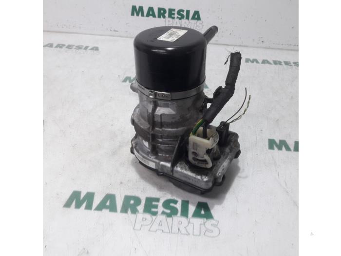 Usagé Pompe de direction Citroen C5 III Berline (RD) 2.0 HDiF 16V Prix € 210,00 Règlement à la marge proposé par Maresia Parts
