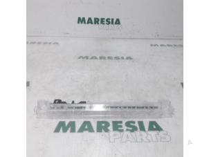 Używane Dodatkowe swiatlo stopu srodek Citroen C5 III Berline (RD) 2.0 HDiF 16V Cena € 35,00 Procedura marży oferowane przez Maresia Parts