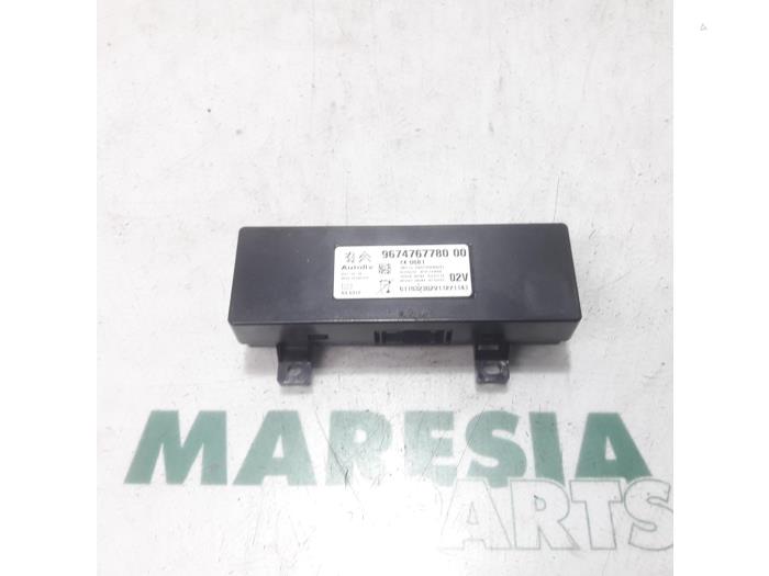 Używane Modul radiowy Citroen C5 III Berline (RD) 2.0 HDiF 16V Cena € 60,00 Procedura marży oferowane przez Maresia Parts