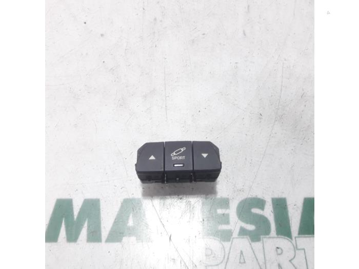 Używane Przelacznik Citroen C5 III Berline (RD) 2.0 HDiF 16V Cena € 15,00 Procedura marży oferowane przez Maresia Parts