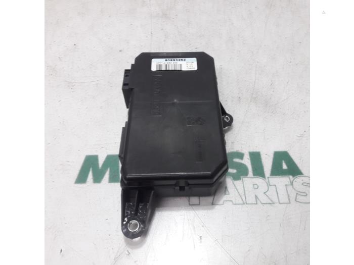 Usagé Ordinateur divers Alfa Romeo 159 Sportwagon (939BX) 3.2 JTS V6 24V Prix € 50,00 Règlement à la marge proposé par Maresia Parts