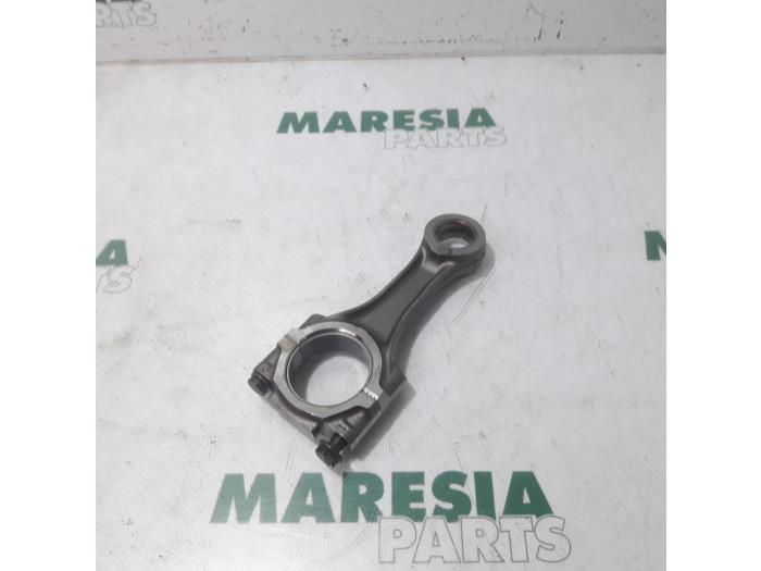 Usagé Bielle Fiat Ducato (243/244/245/247) 2.8 JTD 15 Prix € 75,00 Règlement à la marge proposé par Maresia Parts