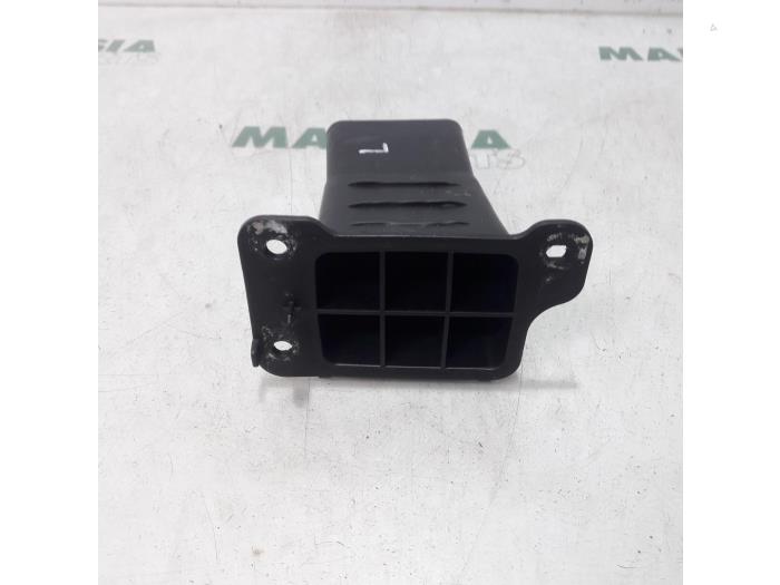 Begagnade Front Citroen C4 Picasso (3D/3E) 1.6 e-Hdi, BlueHDi 115 Pris € 25,00 Marginaltabell erbjuds av Maresia Parts