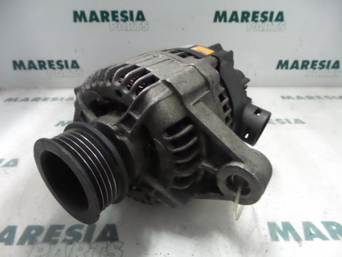 Usagé Dynamo Fiat Punto Cabriolet (176C) 90 ELX 1.6 Prix € 40,00 Règlement à la marge proposé par Maresia Parts