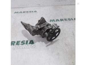 Used Oil pump Lancia Phedra 2.2 JTD 16V Price € 50,00 Margin scheme offered by Maresia Parts