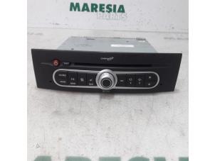 Używane Radioodtwarzacz CD Renault Laguna II Grandtour (KG) 2.0 16V Cena € 199,50 Procedura marży oferowane przez Maresia Parts