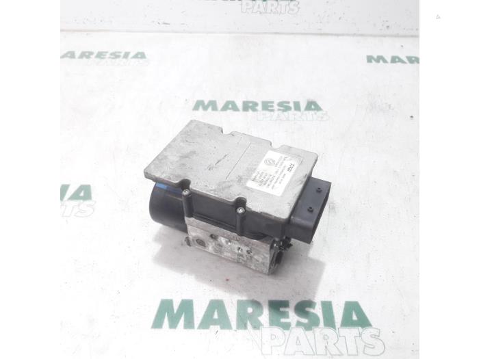 Usagé Bloc ABS Alfa Romeo 159 Sportwagon (939BX) 3.2 JTS V6 24V Prix € 119,99 Règlement à la marge proposé par Maresia Parts