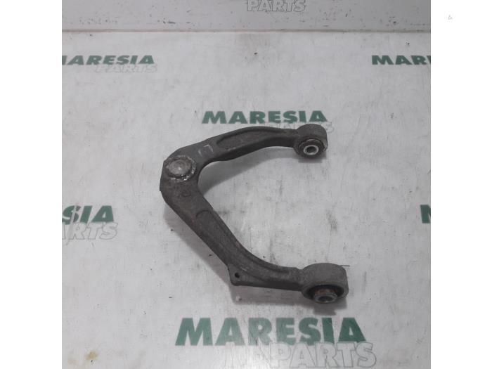 Front upper wishbone, left from a Alfa Romeo 159 Sportwagon (939BX) 3.2 JTS V6 24V 2006