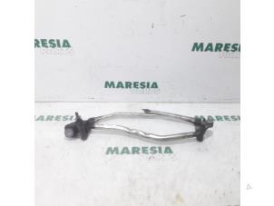Used Wiper mechanism Renault Laguna III (BT) 2.0 16V Price € 25,00 Margin scheme offered by Maresia Parts
