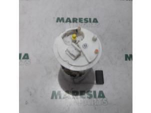 Używane Elektryczna pompa paliwa Fiat Idea (350AX) 1.4 16V Cena € 20,00 Procedura marży oferowane przez Maresia Parts