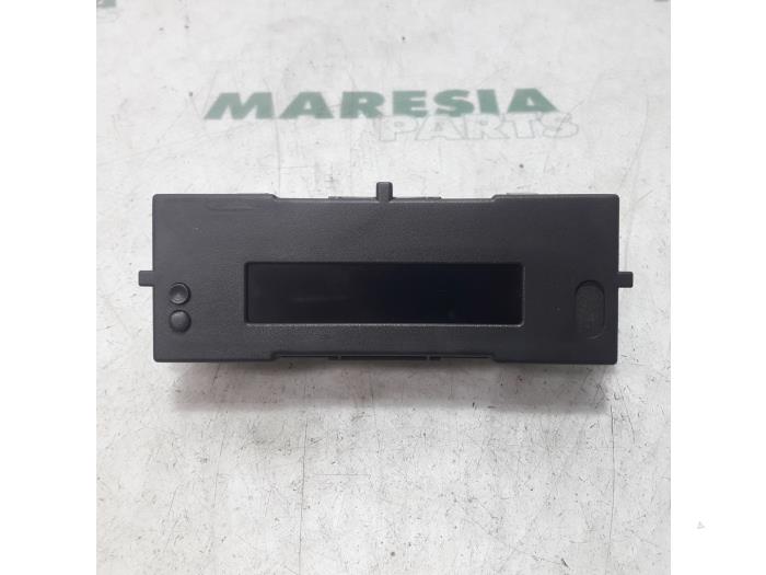 Begagnade Innerdisplay Renault Clio III Estate/Grandtour (KR) 1.6 16V Pris € 25,00 Marginaltabell erbjuds av Maresia Parts